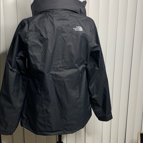 The North Face Women's Resolve Windproof Jacket - Picture 5 of 8